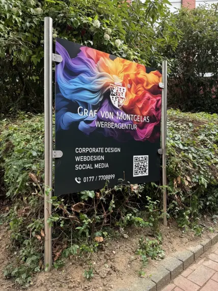 Firmenschild der Werbeagentur Graf von Montgelas am Standort Meckenheim